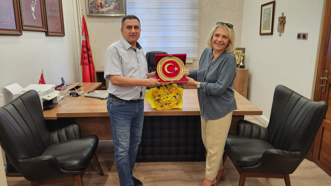 Yeni Okul Müdürü Ahmet Hakan ALKAN görevine başlamıştır.
